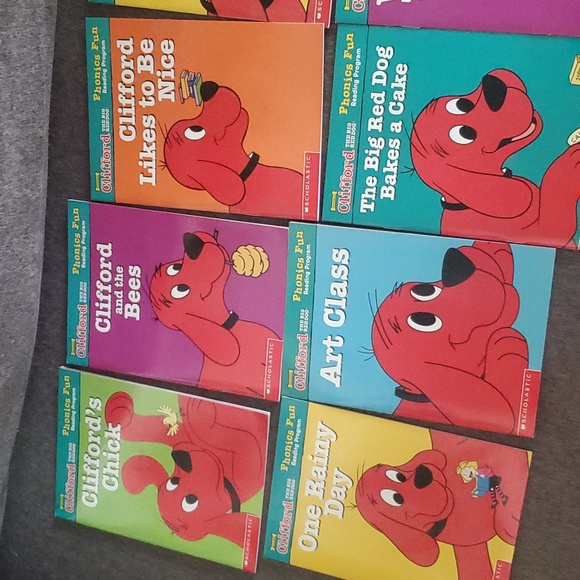 CLIFFORD THE BIG RED DOG! - Picture 3 of 4